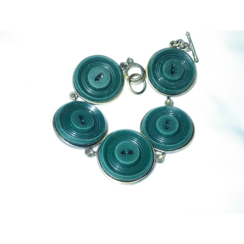 Bracelet handcrafted Vintage green Buttons 8 to 9 inch Unique Grannycore